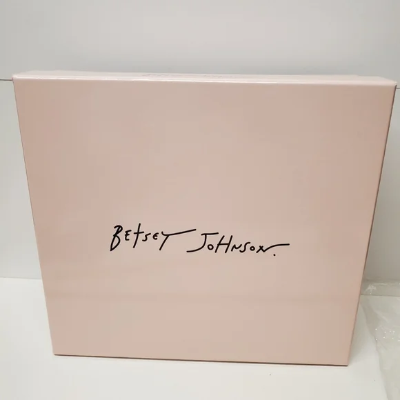 Betsey Johnson Black Skull Embossed Women's Satchel - Picture 6 of 7